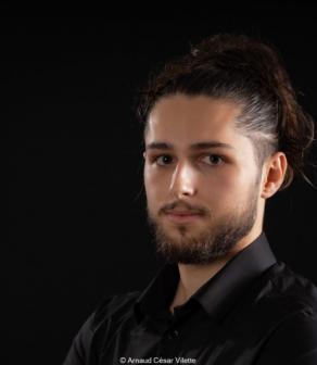 Portrait sur fond noir