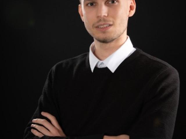 Portrait sur fond noir