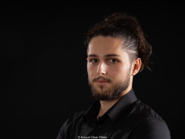 Portrait sur fond noir